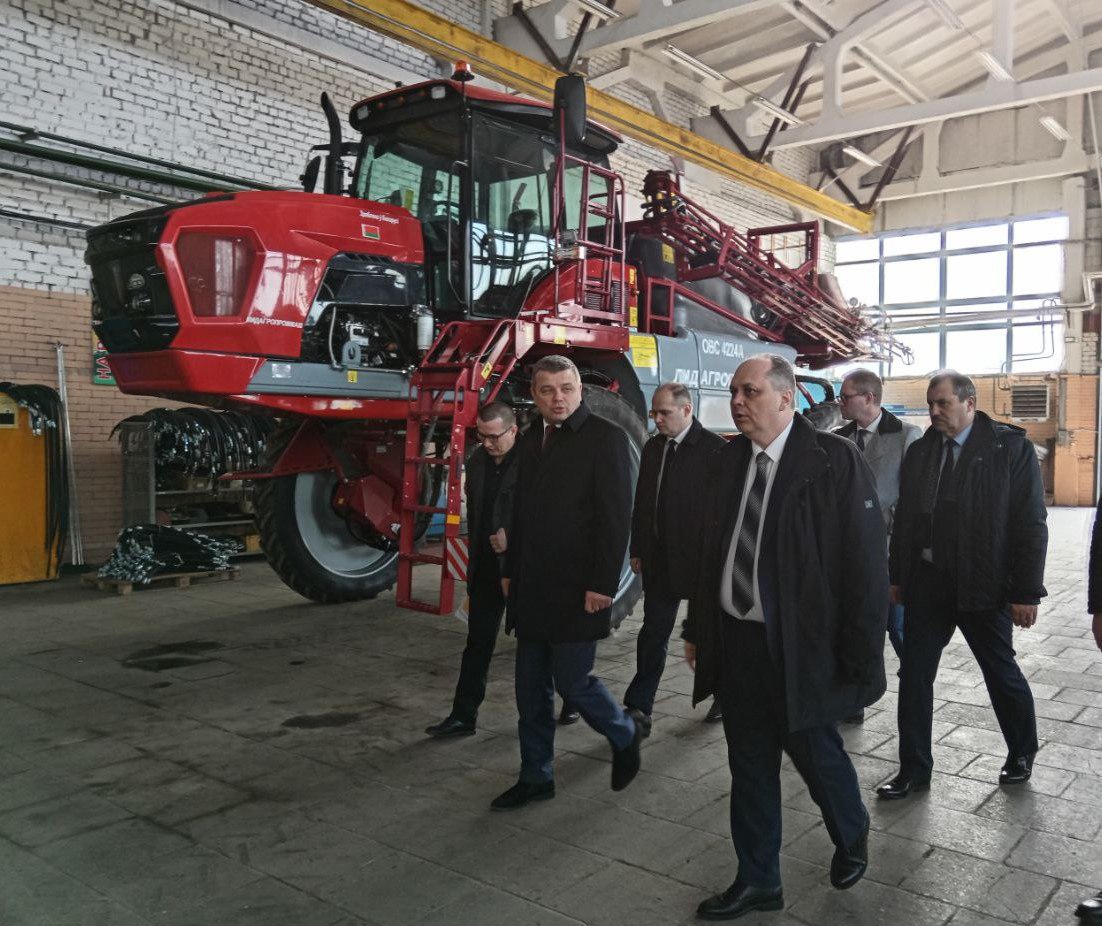 Глава Минпрома оценил новинку от «Лидагропроммаша» — 15-метровый «LIDER»