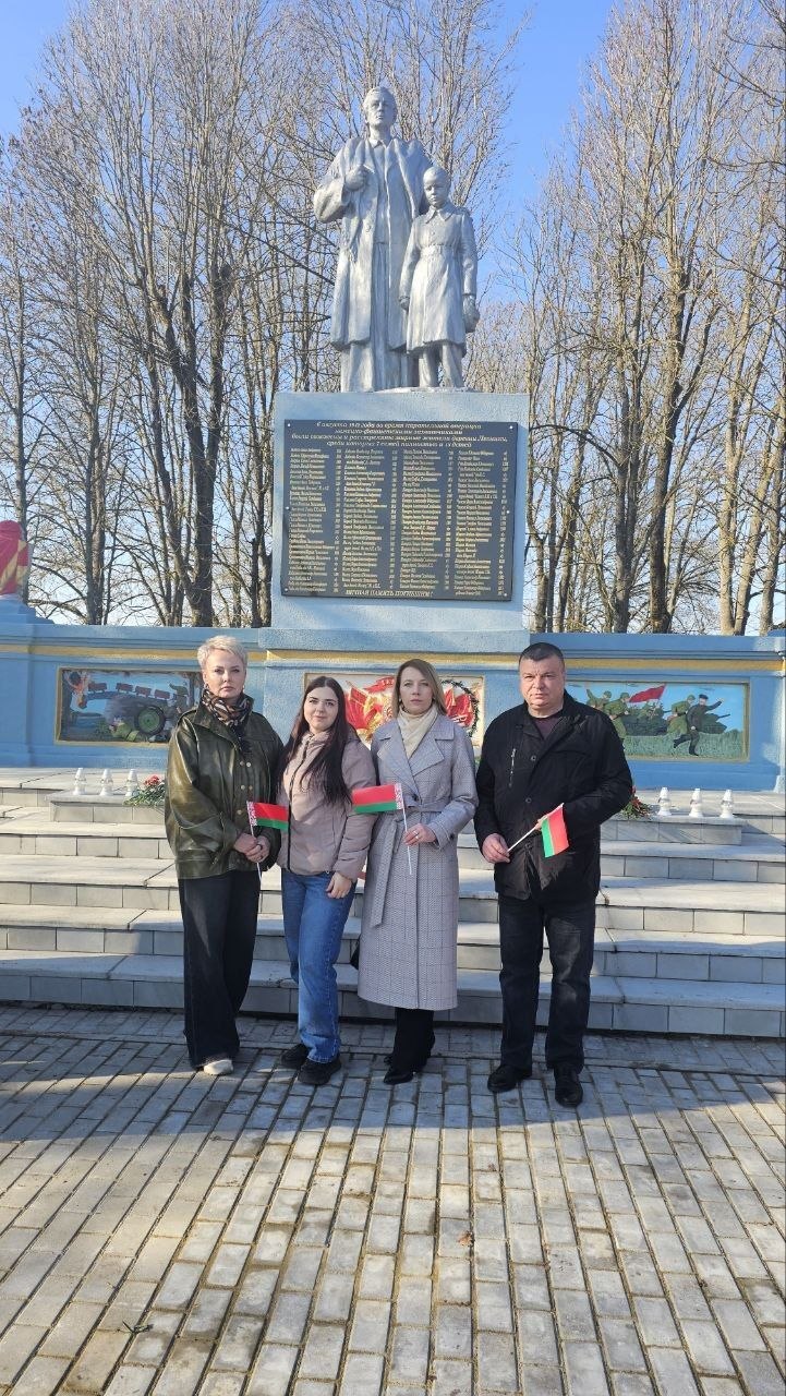 Память в сердце: работники «Лидагропроммаш» на митинге-реквиеме «Пусть свечи памяти горят!